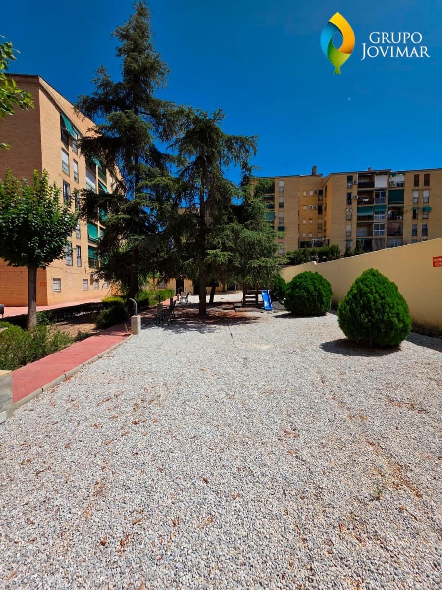 3 soveværelse Lejlighed til leje i Granada by - € 790 (Ref: 9236574)