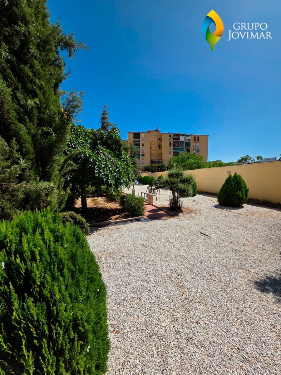 3 soveværelse Lejlighed til leje i Granada by - € 790 (Ref: 9236574)