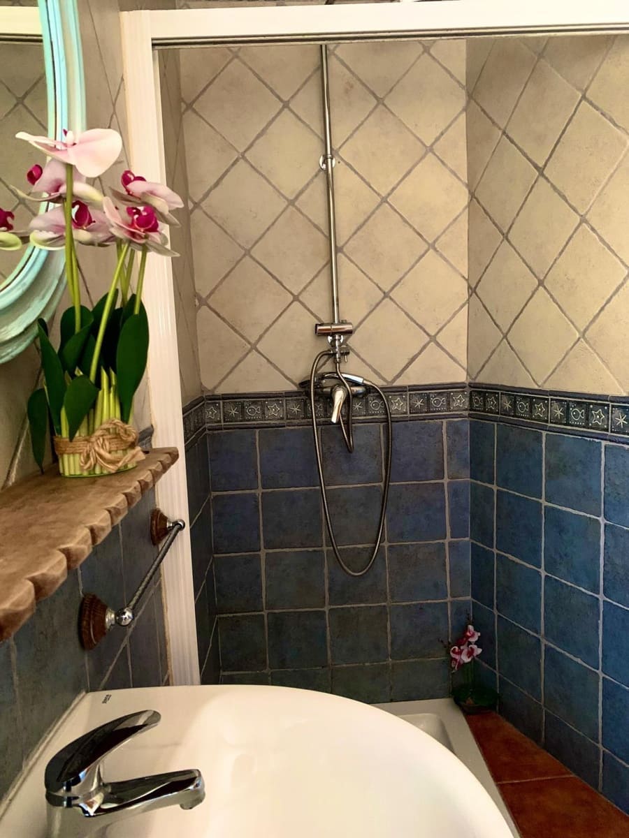 5 bedroom Cave House for rent in Guadix with garage - € 900 (Ref: 9282352)