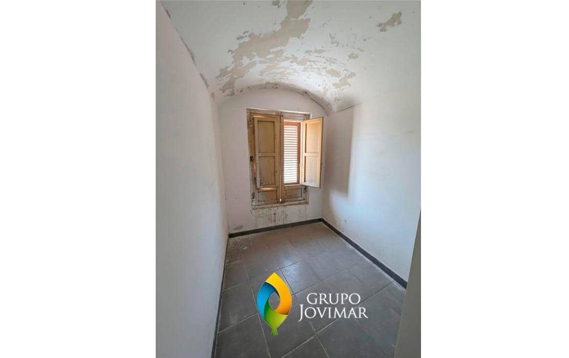 15 soverom Villa til salgs i Fonelas med svømmebasseng - € 180 000 (Ref: 9456469)