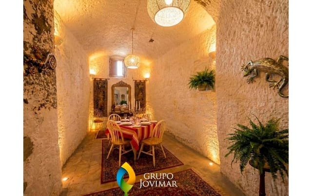 15 soverom Villa til salgs i Fonelas med svømmebasseng - € 180 000 (Ref: 9456469)