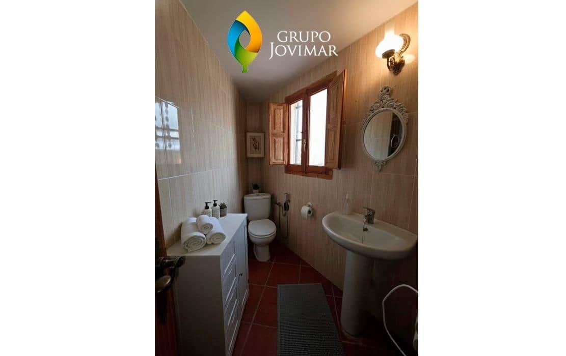 15 bedroom Villa for sale in Fonelas with pool - € 169,900 (Ref: 9456469)