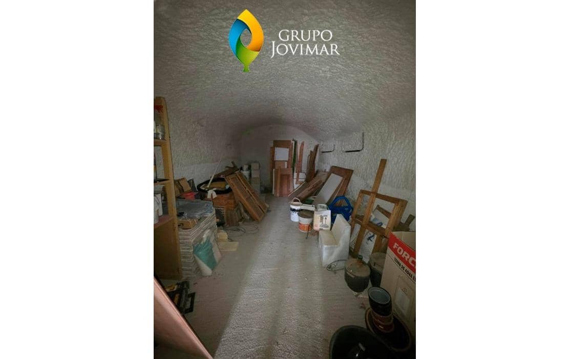 15 bedroom Villa for sale in Fonelas with pool - € 169,900 (Ref: 9456469)