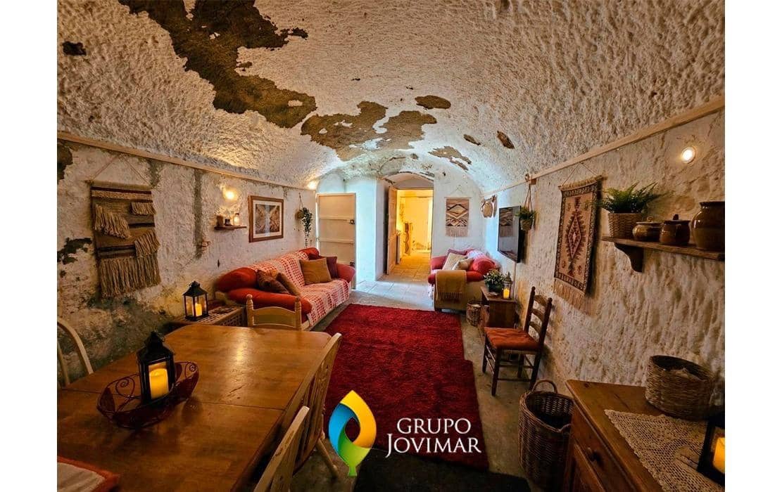 15 bedroom Villa for sale in Fonelas with pool - € 169,900 (Ref: 9456469)