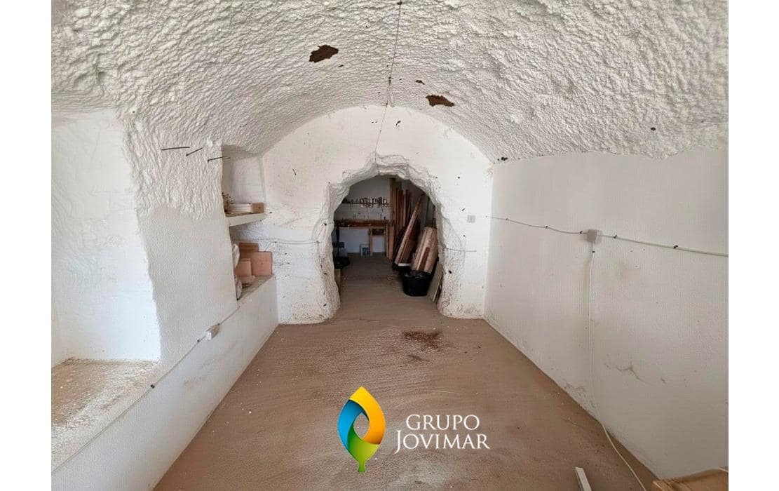 15 bedroom Villa for sale in Fonelas with pool - € 169,900 (Ref: 9456469)