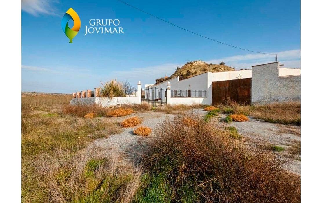 15 bedroom Villa for sale in Fonelas with pool - € 169,900 (Ref: 9456469)