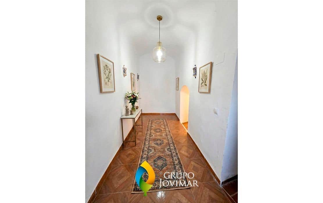 15 bedroom Villa for sale in Fonelas with pool - € 169,900 (Ref: 9456469)