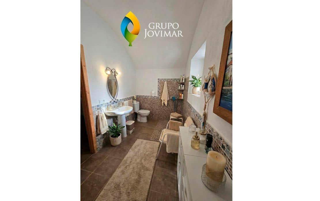 15 bedroom Villa for sale in Fonelas with pool - € 158,000 (Ref: 9456469)