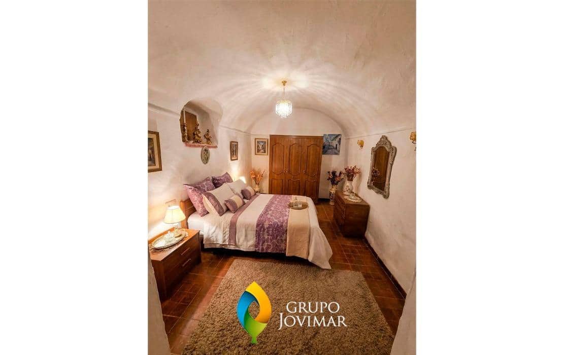 15 bedroom Villa for sale in Fonelas with pool - € 158,000 (Ref: 9456469)
