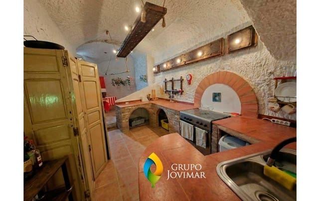 15 Zimmer Villa zu verkaufen in Fonelas mit Pool - 158.000 € (Ref: 9456469)