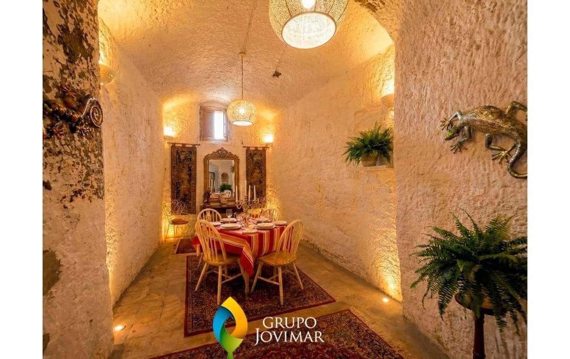15 bedroom Villa for sale in Fonelas with pool - € 158,000 (Ref: 9456469)