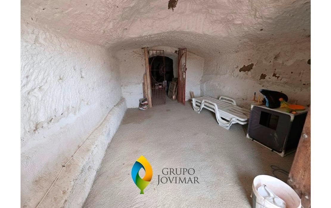 15 bedroom Villa for sale in Fonelas with pool - € 158,000 (Ref: 9456469)