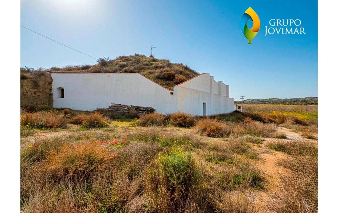 15 bedroom Villa for sale in Fonelas with pool - € 158,000 (Ref: 9456469)