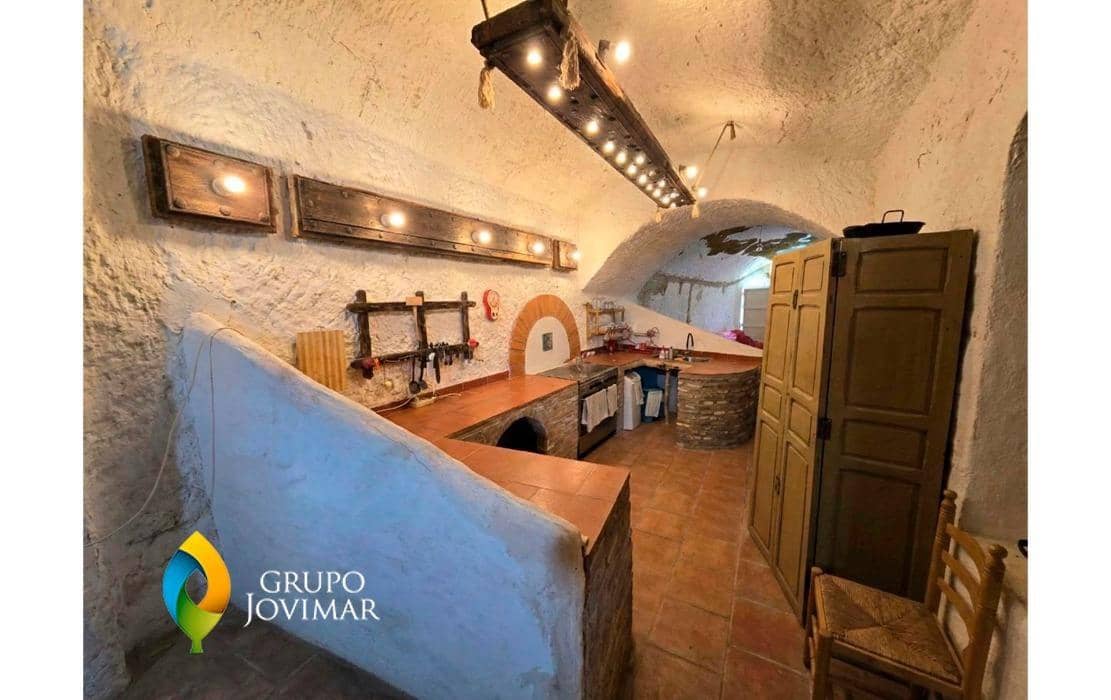 15 bedroom Villa for sale in Fonelas with pool - € 158,000 (Ref: 9456469)