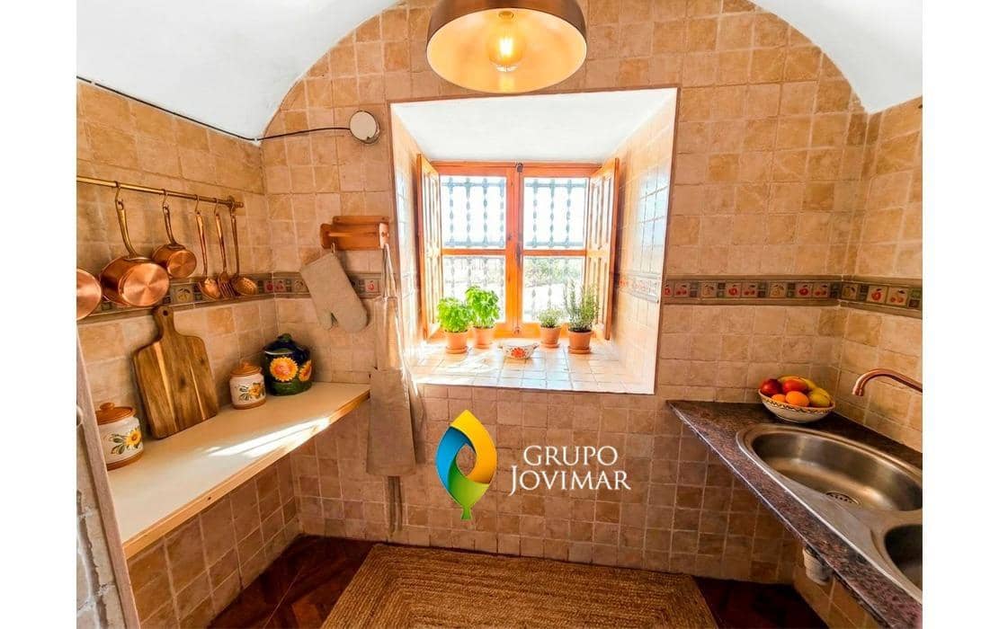 15 bedroom Villa for sale in Fonelas with pool - € 158,000 (Ref: 9456469)