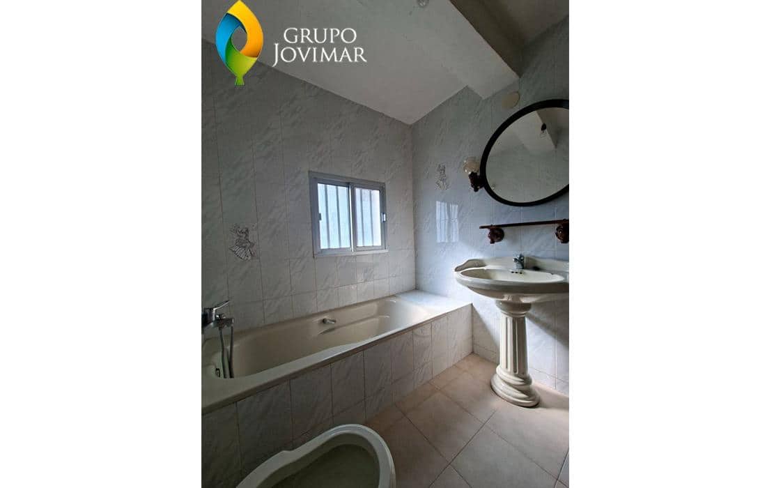 8 makuuhuone Maalaistalo myytävänä paikassa La Peza - 75 000 € (Ref: 9677602)