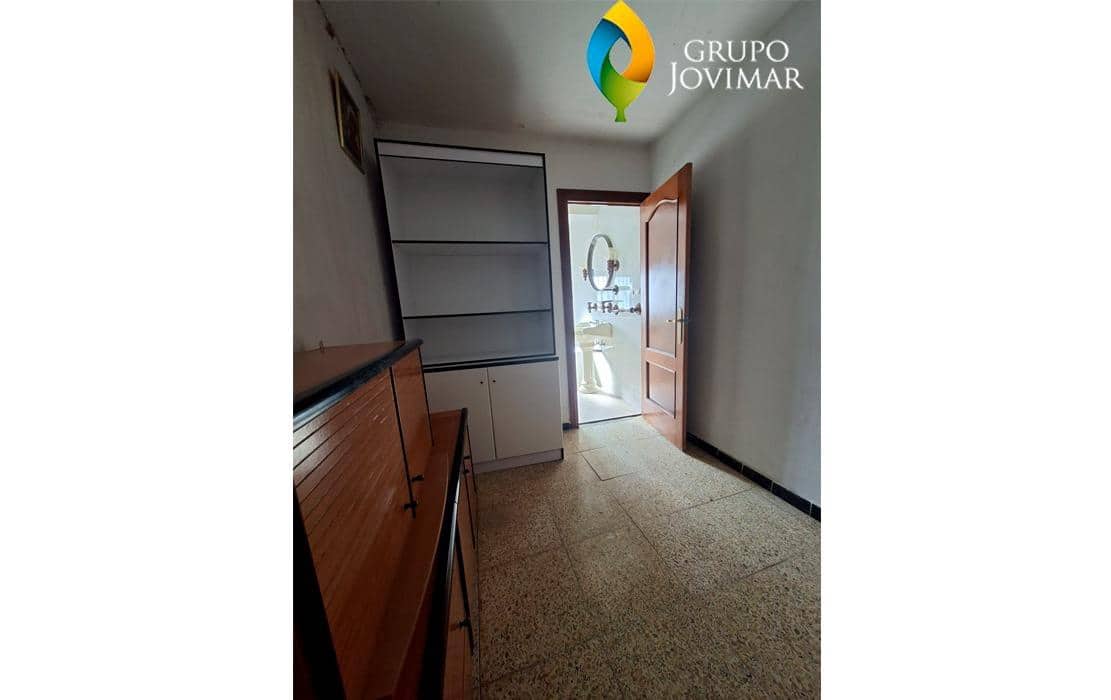 8 makuuhuone Maalaistalo myytävänä paikassa La Peza - 75 000 € (Ref: 9677602)