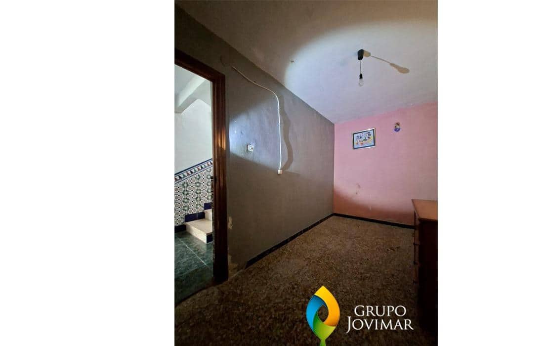 8 makuuhuone Maalaistalo myytävänä paikassa La Peza - 75 000 € (Ref: 9677602)