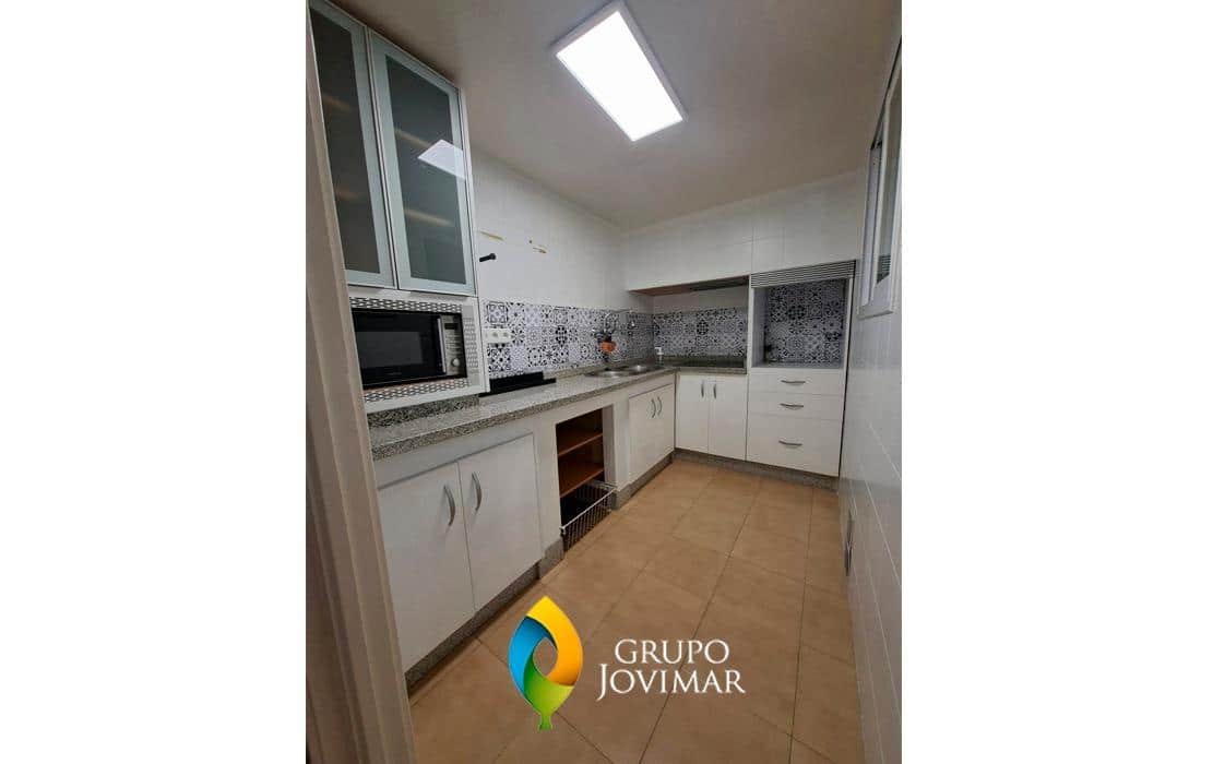 5 bedroom Townhouse for sale in Guadix with garage - € 138,000 (Ref: 9920564)