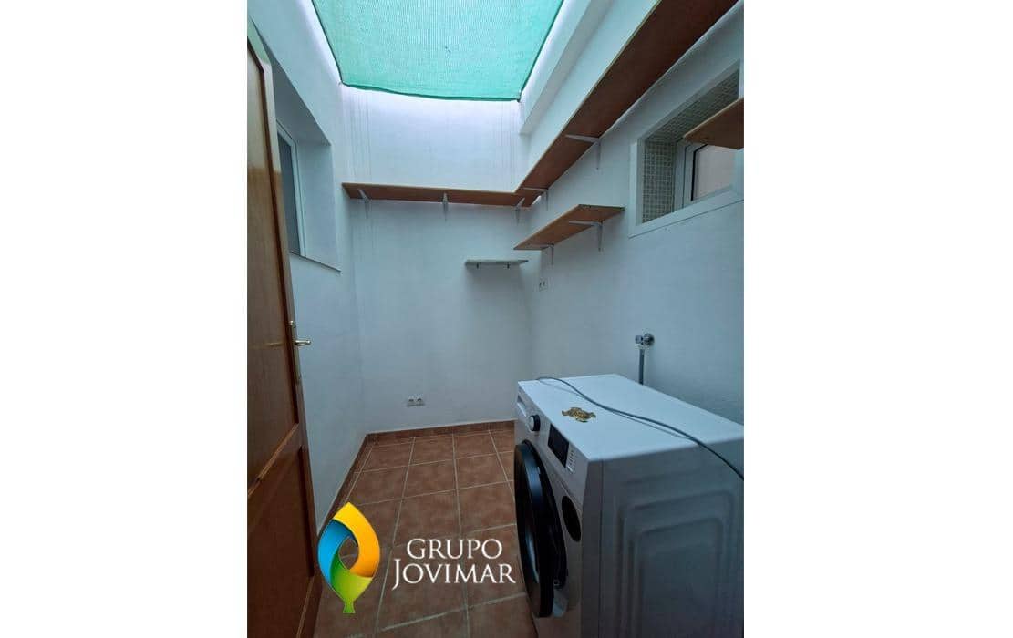 5 bedroom Townhouse for sale in Guadix with garage - € 138,000 (Ref: 9920564)