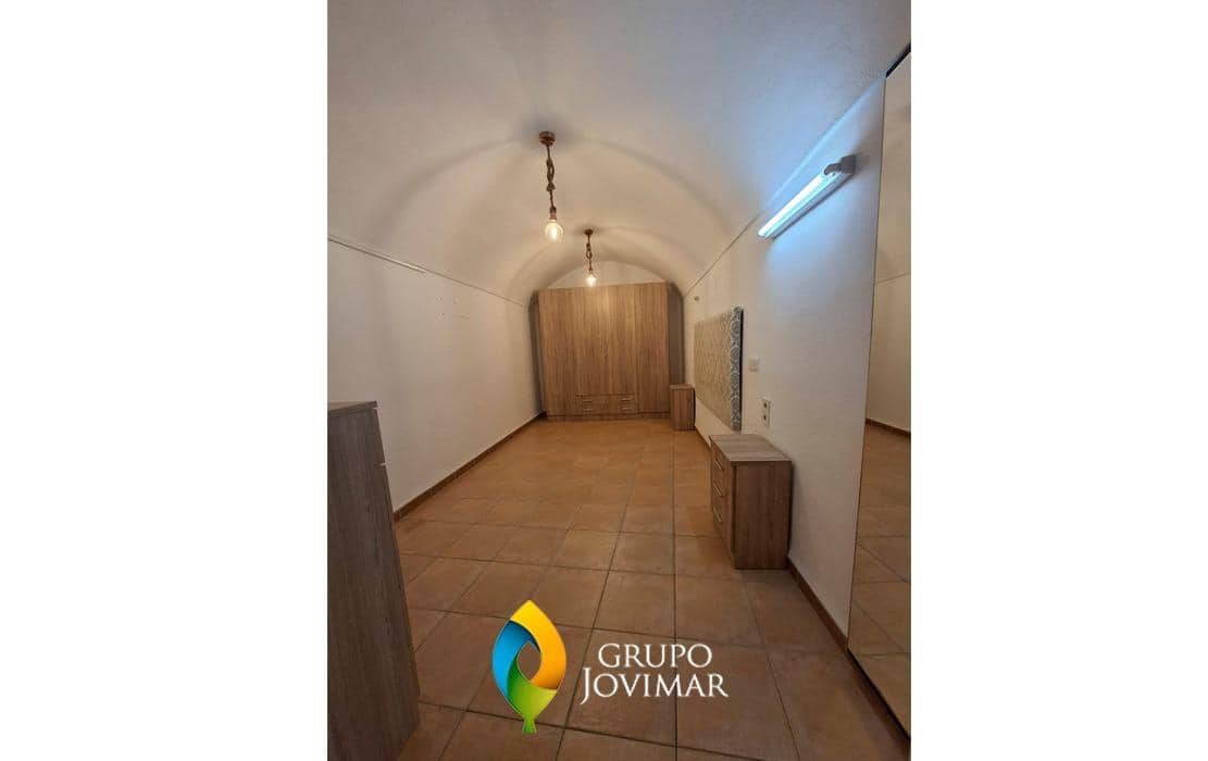 5 bedroom Townhouse for sale in Guadix with garage - € 138,000 (Ref: 9920564)