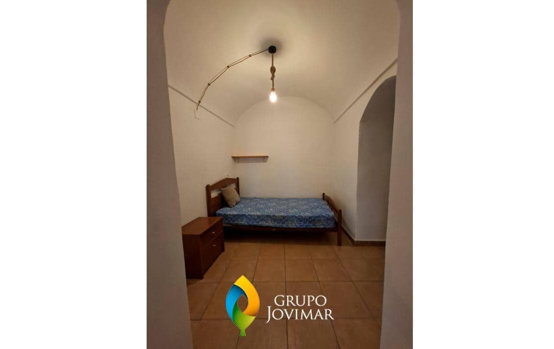 5 bedroom Townhouse for sale in Guadix with garage - € 138,000 (Ref: 9920564)