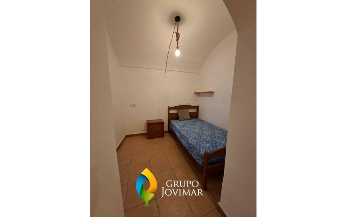 5 bedroom Townhouse for sale in Guadix with garage - € 138,000 (Ref: 9920564)