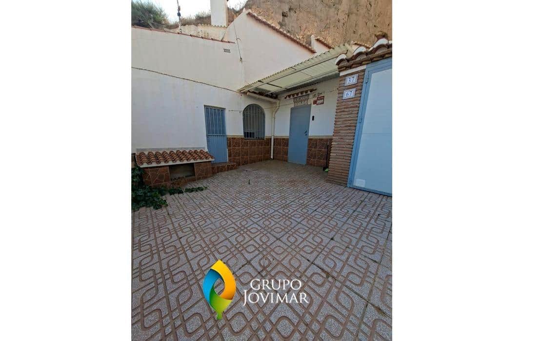 5 bedroom Townhouse for sale in Guadix with garage - € 138,000 (Ref: 9920564)