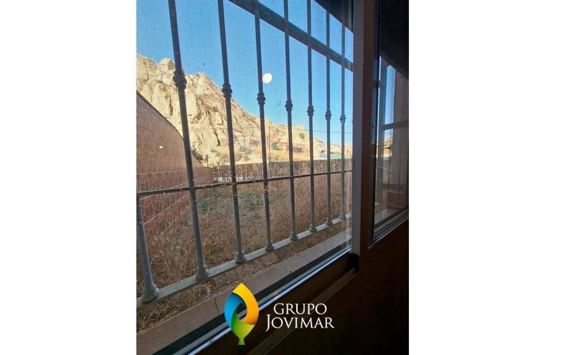5 bedroom Townhouse for sale in Guadix with garage - € 138,000 (Ref: 9920564)