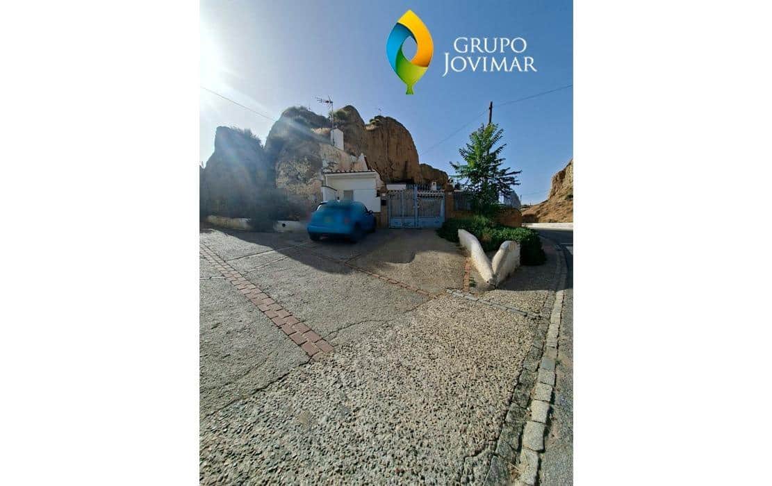 5 bedroom Townhouse for sale in Guadix with garage - € 138,000 (Ref: 9920564)