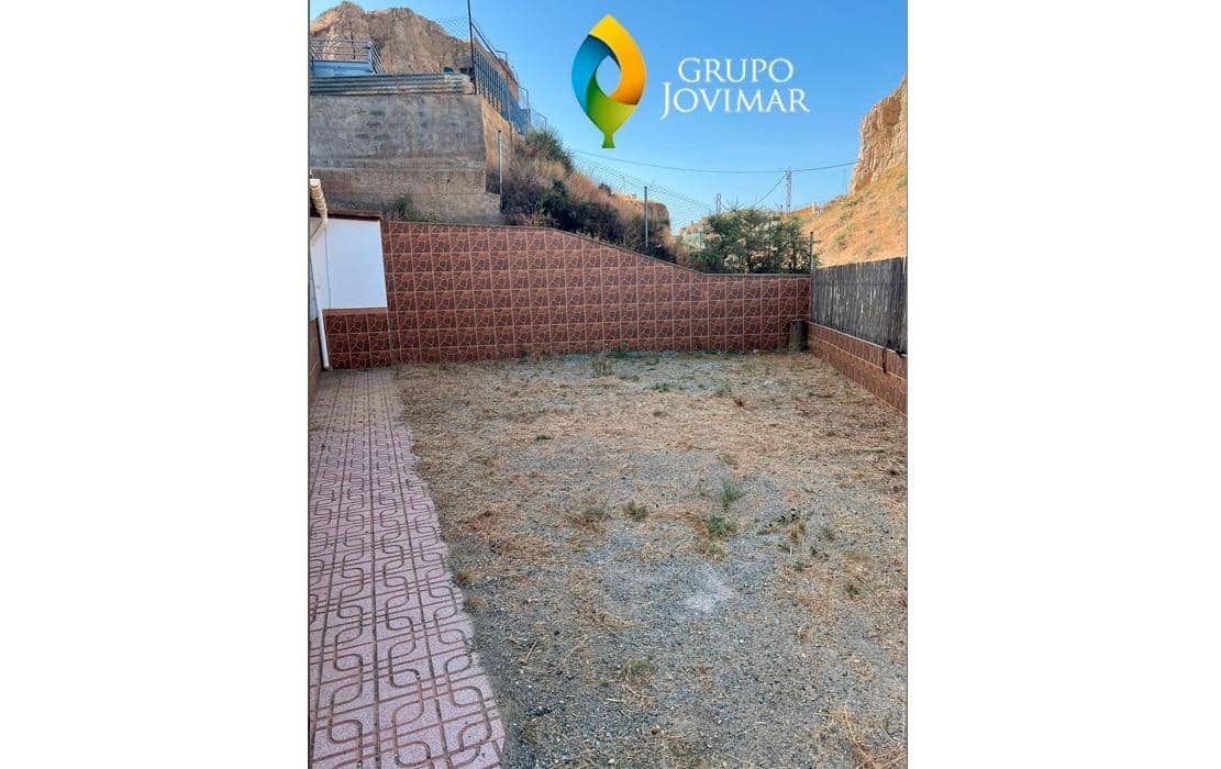 5 bedroom Townhouse for sale in Guadix with garage - € 138,000 (Ref: 9920564)