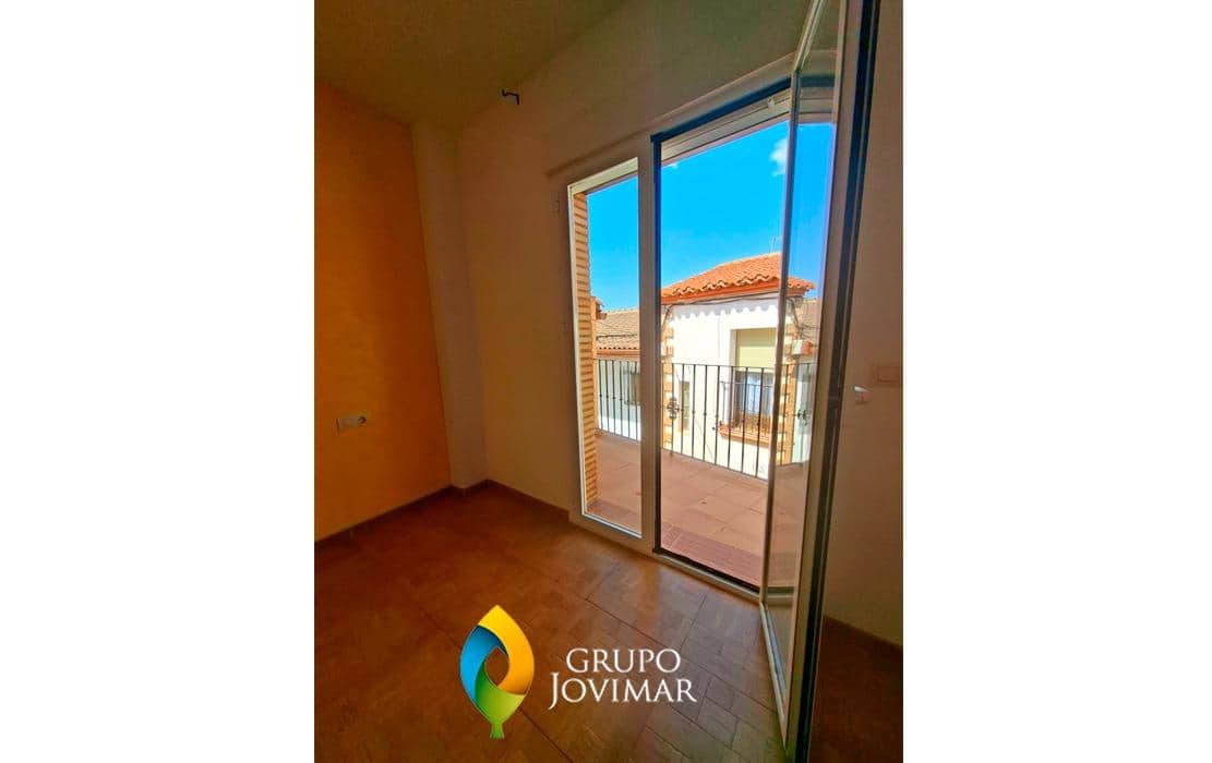 4 soveværelse Lejlighed til salg i Jerez del Marquesado med garage - € 135.500 (Ref: 9990817)