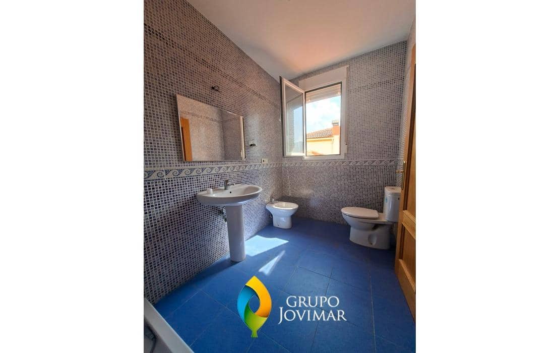 4 soveværelse Lejlighed til salg i Jerez del Marquesado med garage - € 135.500 (Ref: 9990817)