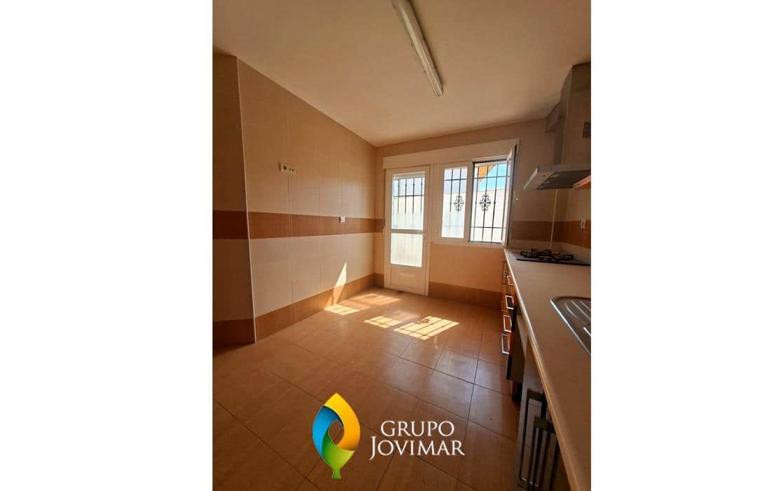 4 soveværelse Lejlighed til salg i Jerez del Marquesado med garage - € 135.500 (Ref: 9990817)