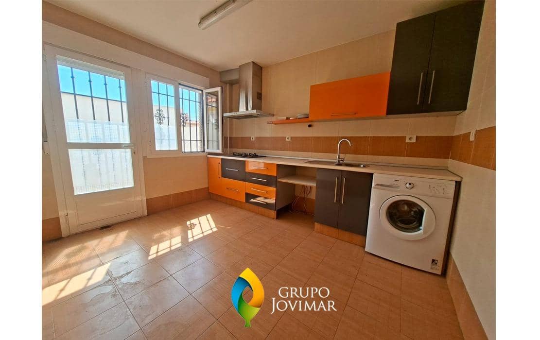4 soveværelse Lejlighed til salg i Jerez del Marquesado med garage - € 135.500 (Ref: 9990817)