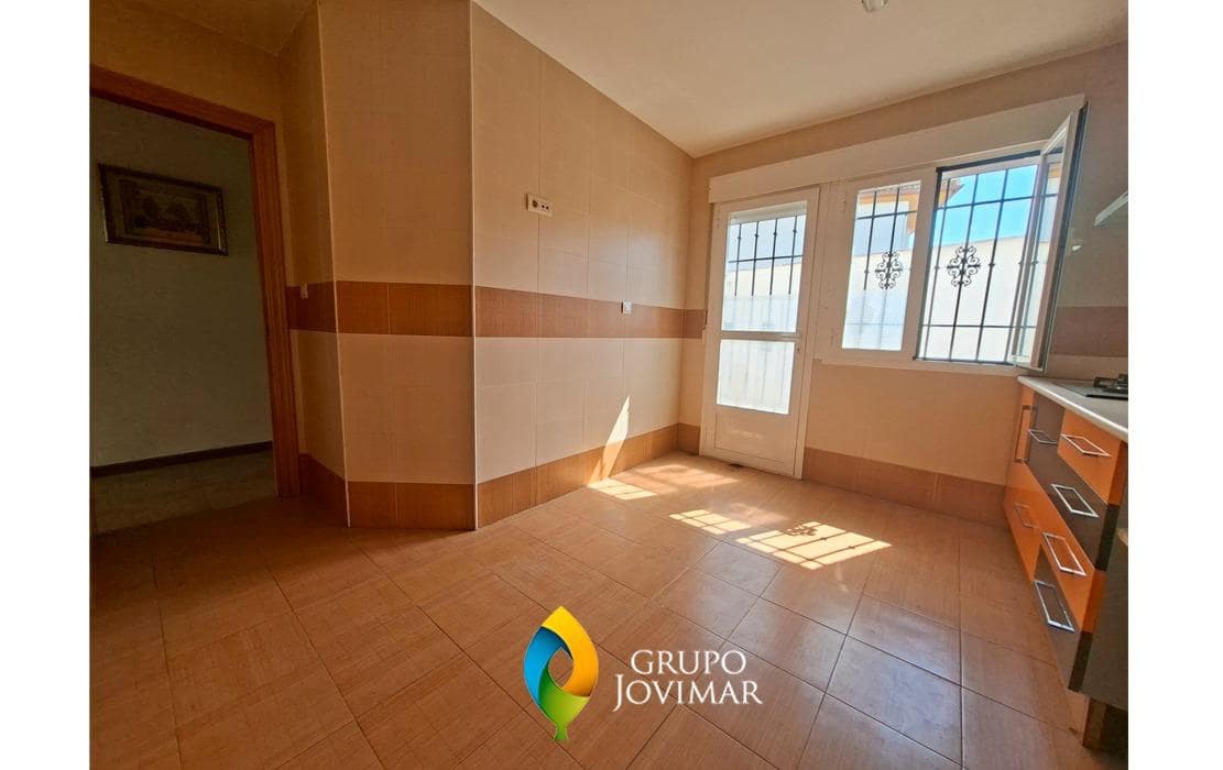 4 soveværelse Lejlighed til salg i Jerez del Marquesado med garage - € 135.500 (Ref: 9990817)