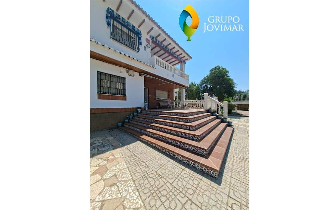 6 bedroom Villa for sale in Guadix with pool garage - € 299,500 (Ref: 9990818)
