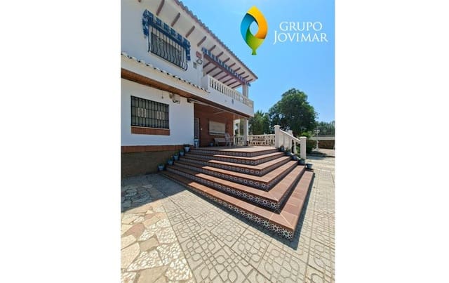 6 bedroom Villa for sale in Guadix with pool garage - € 299,500 (Ref: 9990818)