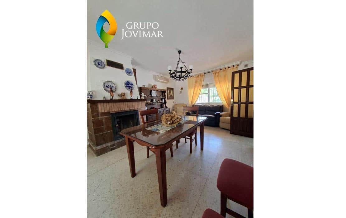 6 bedroom Villa for sale in Guadix with pool garage - € 299,500 (Ref: 9990818)