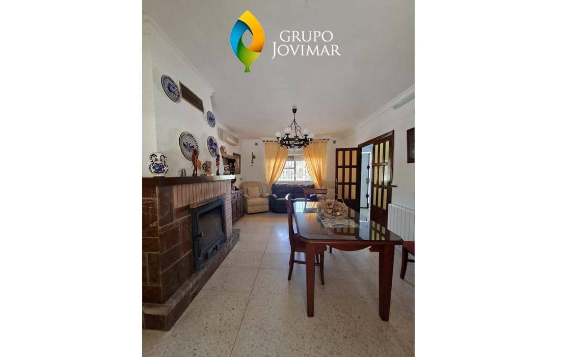 6 bedroom Villa for sale in Guadix with pool garage - € 299,500 (Ref: 9990818)