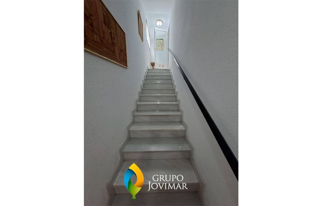 6 bedroom Villa for sale in Guadix with pool garage - € 299,500 (Ref: 9990818)