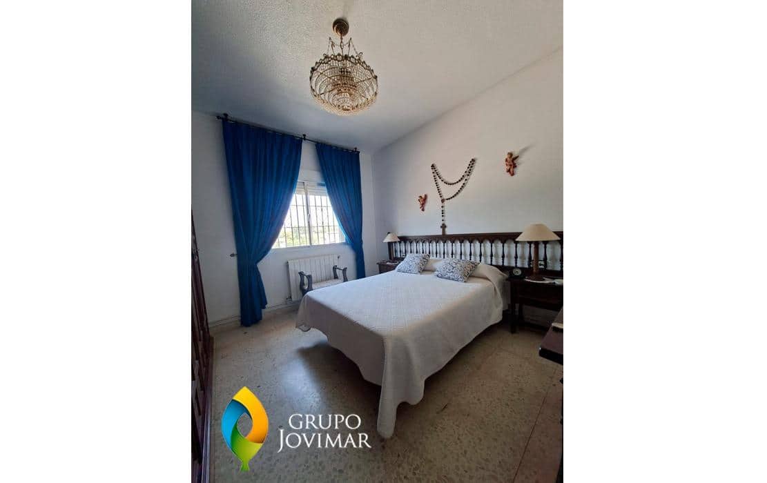 6 bedroom Villa for sale in Guadix with pool garage - € 299,500 (Ref: 9990818)