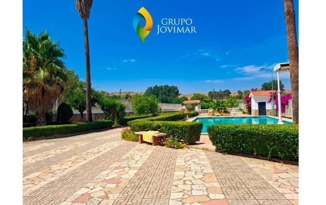6 bedroom Villa for sale in Guadix with pool garage - € 299,500 (Ref: 9990818)