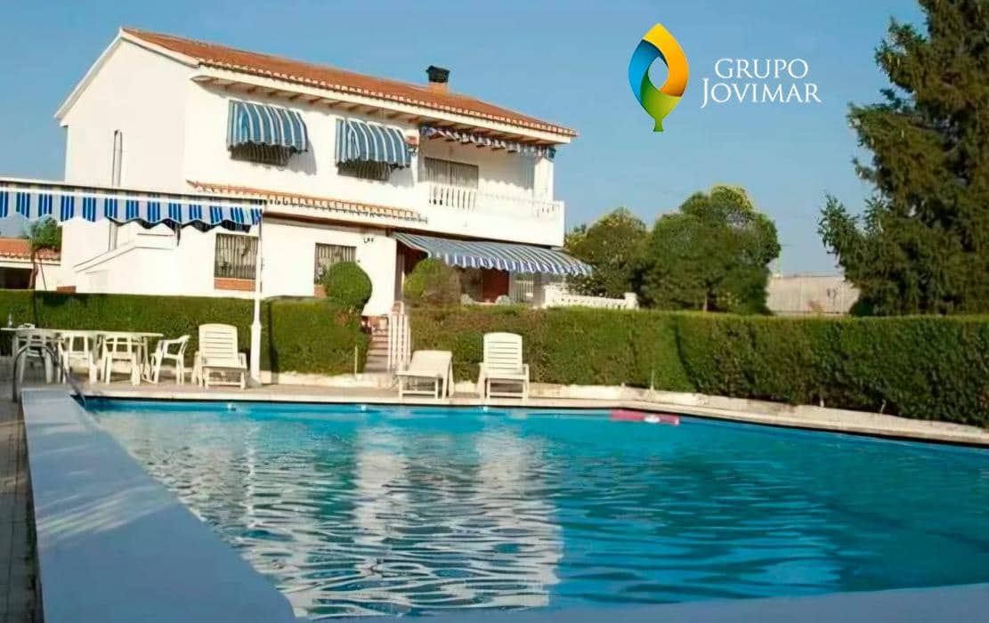 6 bedroom Villa for sale in Guadix with pool garage - € 299,500 (Ref: 9990818)