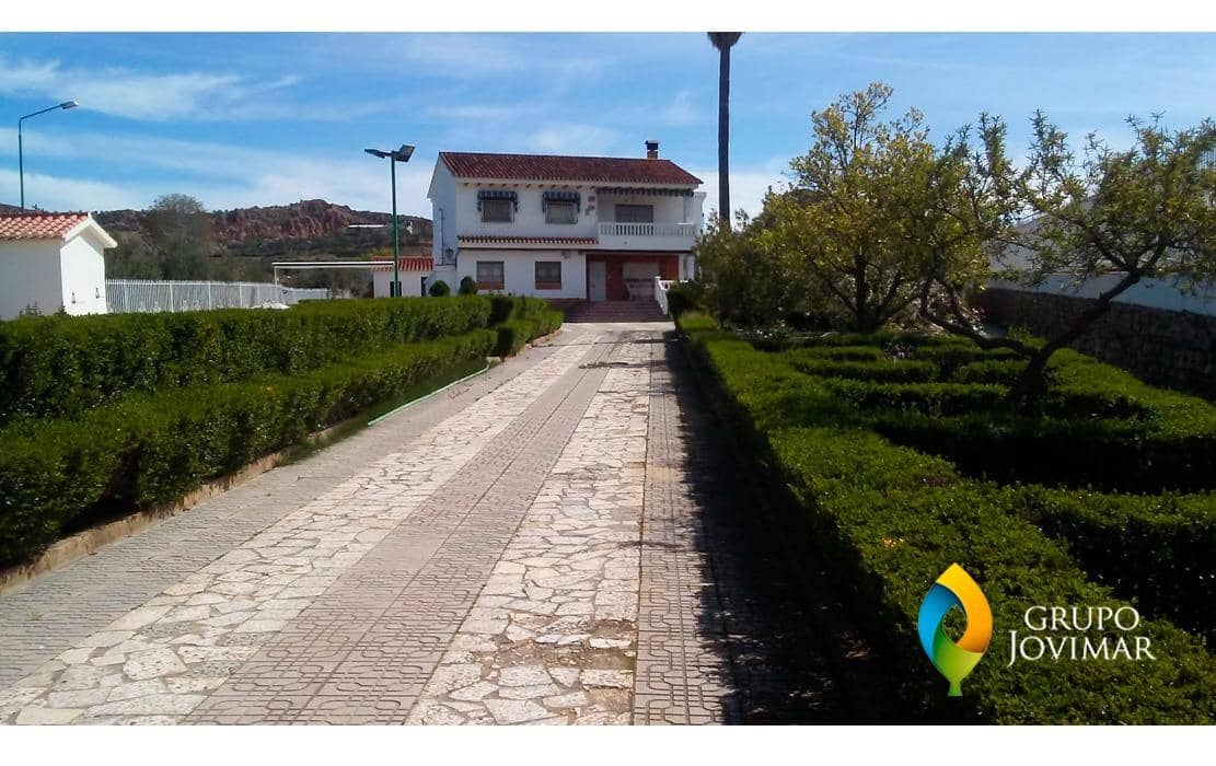 6 bedroom Villa for sale in Guadix with pool garage - € 299,500 (Ref: 9990818)