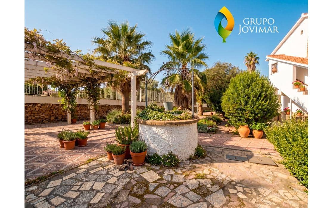 6 bedroom Villa for sale in Guadix with pool garage - € 299,500 (Ref: 9990818)