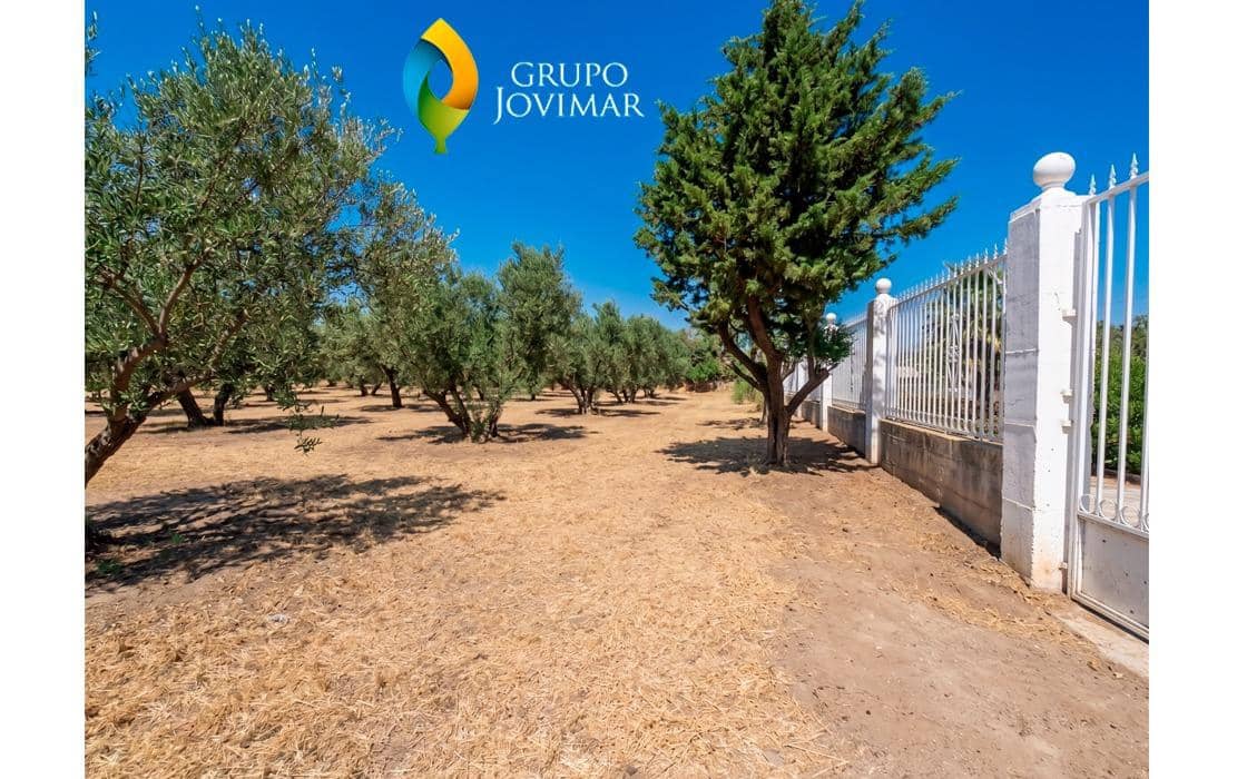 6 bedroom Villa for sale in Guadix with pool garage - € 299,500 (Ref: 9990818)
