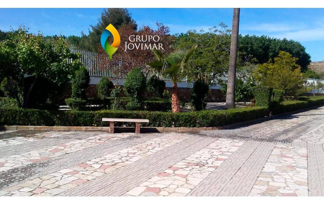 6 bedroom Villa for sale in Guadix with pool garage - € 299,500 (Ref: 9990818)