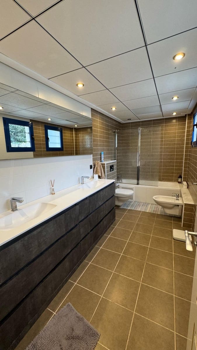 5 bedroom Villa for rent in Altea with pool garage - € 3,500 (Ref: 9719868)