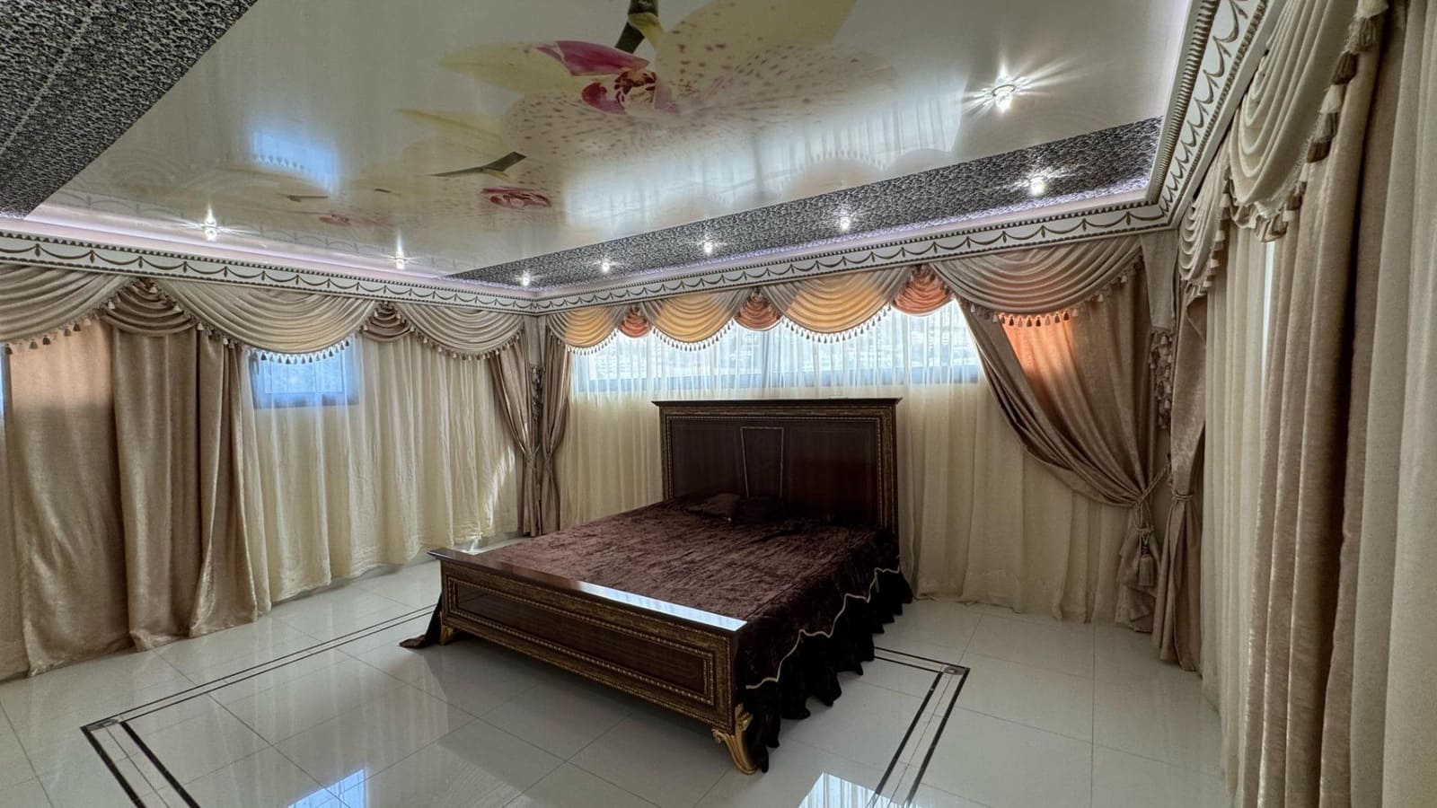 5 bedroom Villa for rent in Altea with pool garage - € 3,500 (Ref: 9719868)